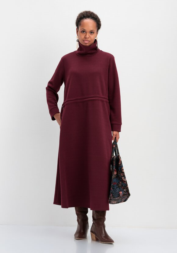 Платье из трикотажной ткани с кулиской шир.  580, рис. 32