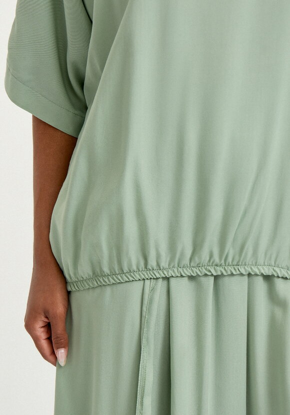 Блуза с V-образным вырезом свободная шир.  580, рис. 21