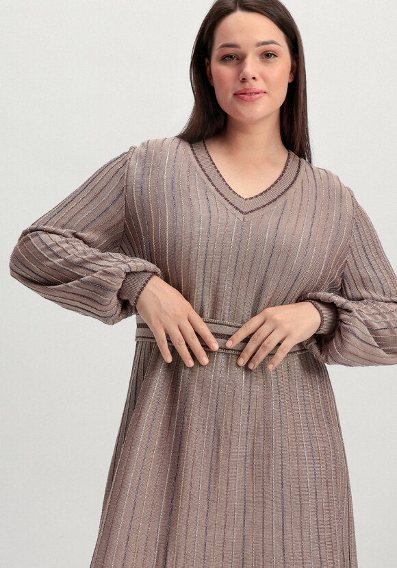 Платье с полосами из метанити шир.  580, рис. 11