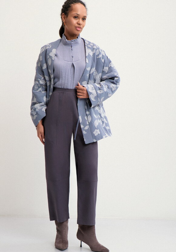 Брюки бананы с конструктивными линиями шир.  580, рис. 24