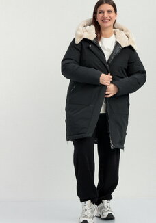 Куртка с меховым капюшоном на молнии