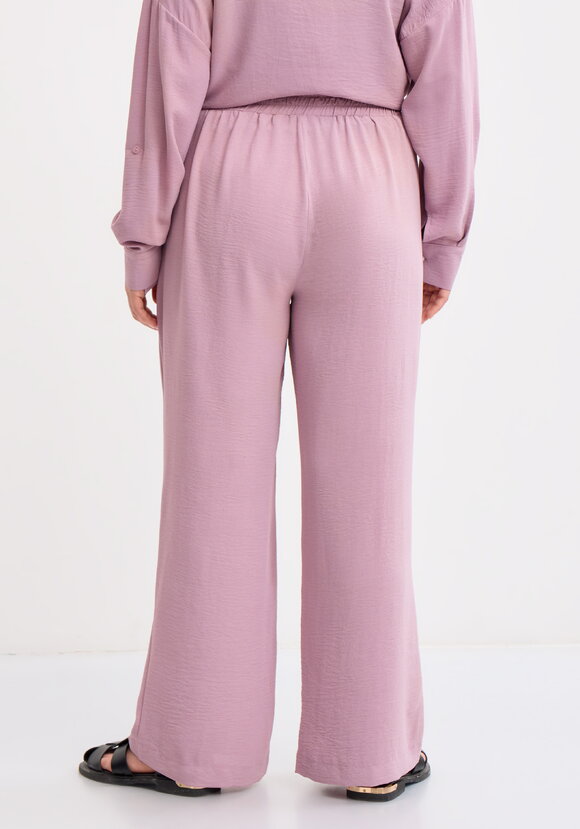 Брюки широкие на резинке по талии шир.  580, рис. 17