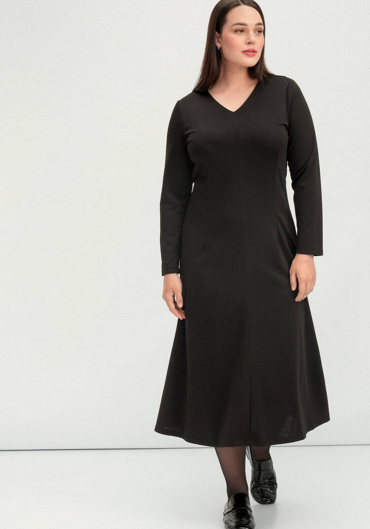 Платье длины миди с V-образным воротником шир.  750, рис. 7