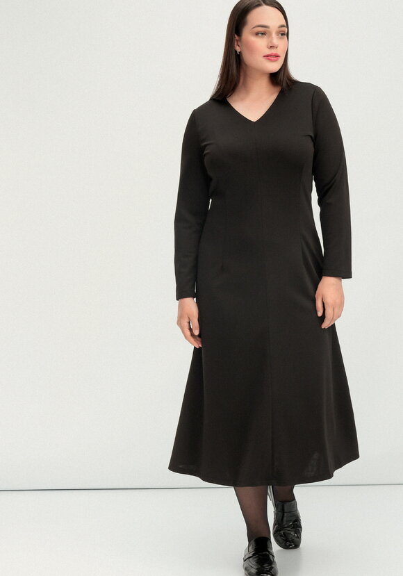 Платье длины миди с V-образным воротником шир.  580, рис. 7