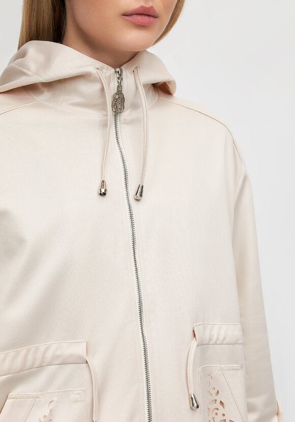 Ветровка с ажурным узором на карманах шир.  580, рис. 27