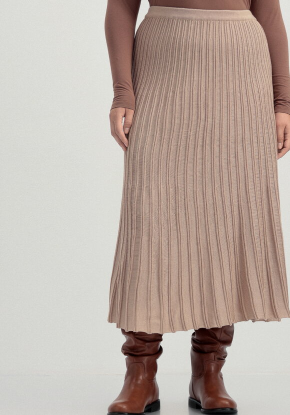 Юбка A-образного силуэта с имитацией плиссе шир.  580, рис. 12
