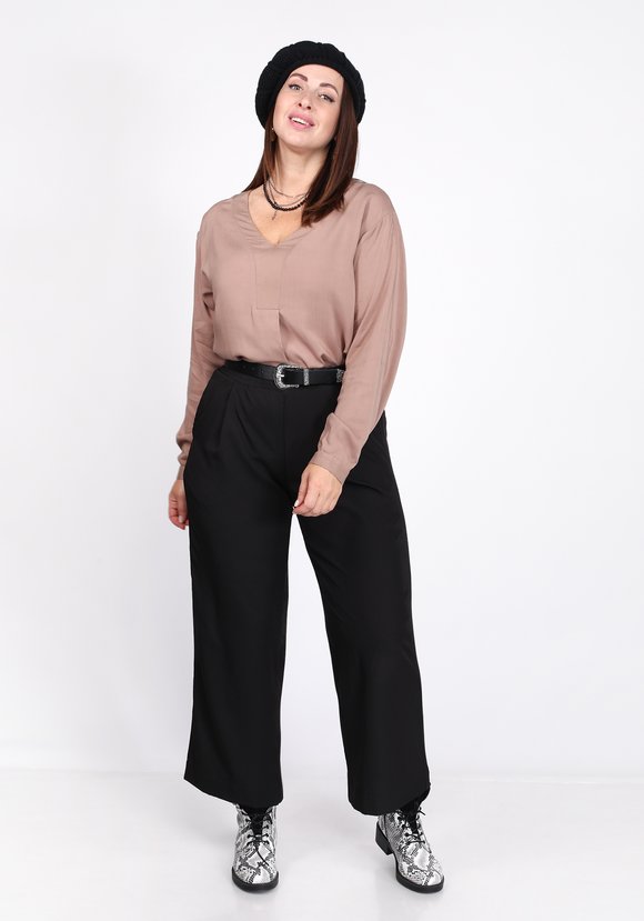 Блузка с V-образным вырезом, свободного кроя шир.  580, рис. 7