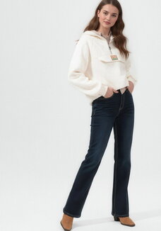 Джинсы с аппликацией сзади