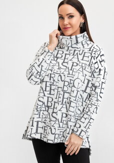 Джемпер с пушистым ворсом и разрезами