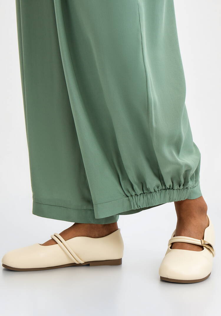 Брюки свободного кроя на резинке по низу шир.  750, рис. 30