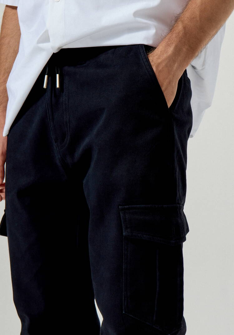 Брюки карго с накладными карманами по бокам шир.  750, рис. 5