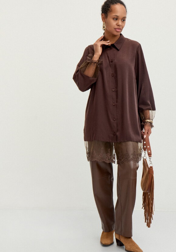 Туника с кружевом на пуговицах шир.  580, рис. 7