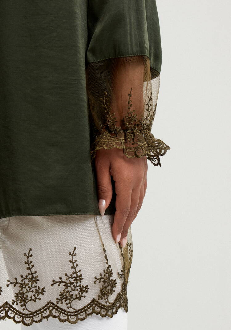 Туника с кружевом на пуговицах шир.  750, рис. 14