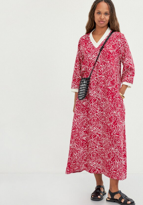 Платье А-силуэта с контрастной отделкой шир.  580, рис. 15