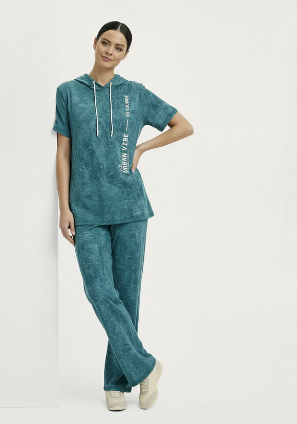 Костюм брючный из трикотажной ткани шир.  580, рис. 4