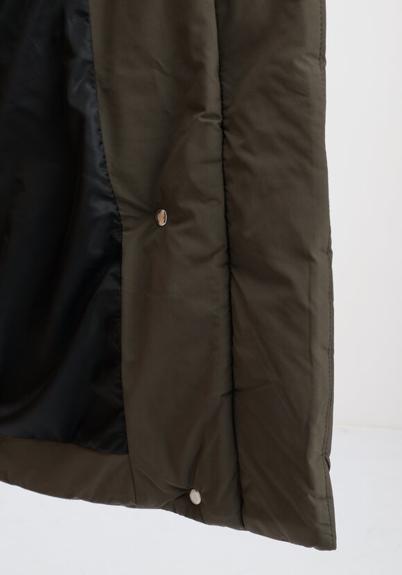 Пальто с меховой опушкой и капюшоном шир.  580, рис. 17