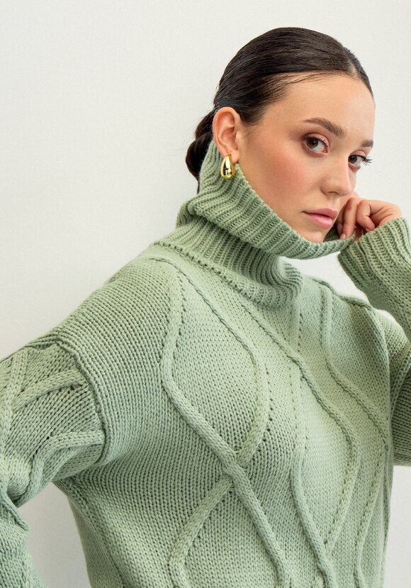 Свитер с объемными ромбами шир.  580, рис. 7