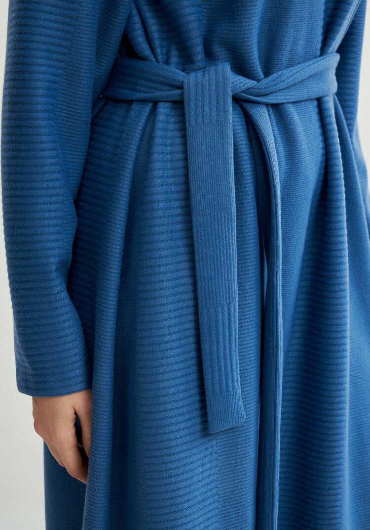 Платье с высоким горлом,прямое трикотажное шир.  750, рис. 15