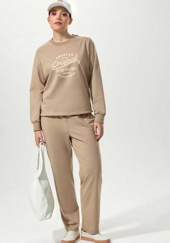 Костюм из брюк и свитшота с принтом на  груди шир.  580, рис. 30