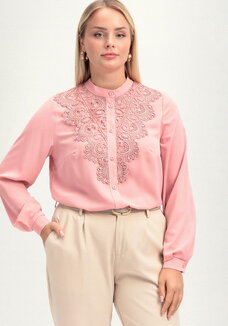 Рубашка с кружевной вставкой на груди