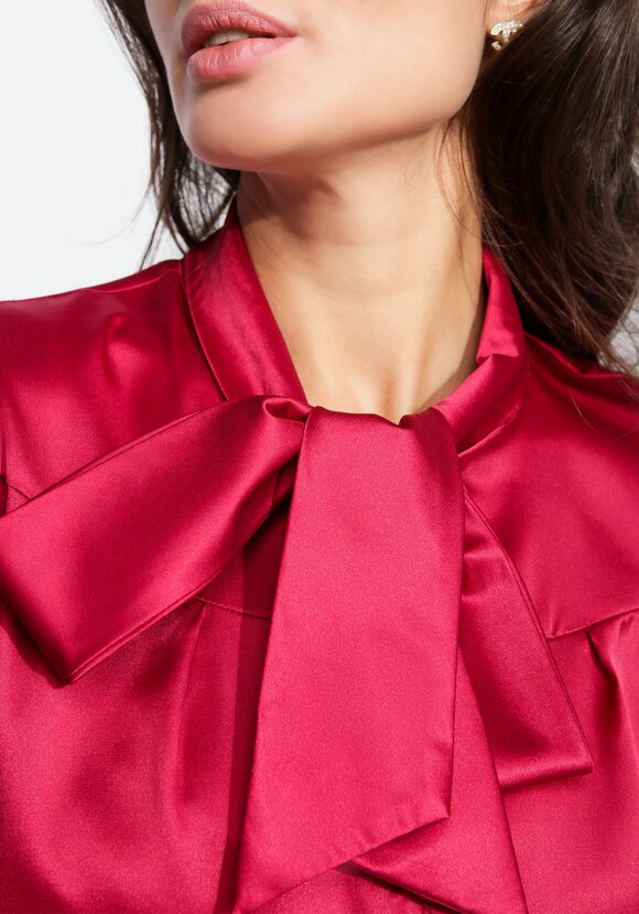 Блуза прямого силуэта с бантом шир.  580, рис. 40