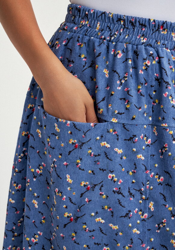 Юбка с оригинальными карманами впереди шир.  580, рис. 20