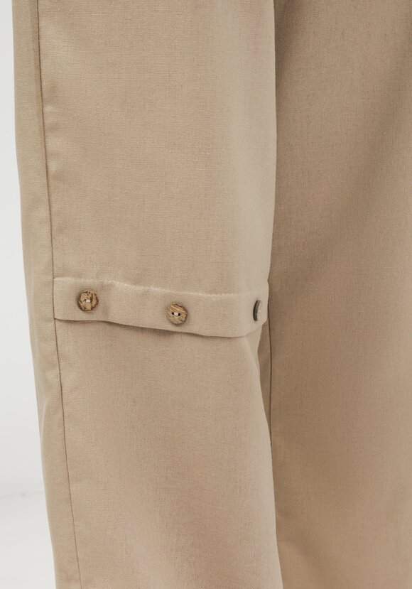 Брюки с декоративной складкой впереди шир.  580, рис. 21