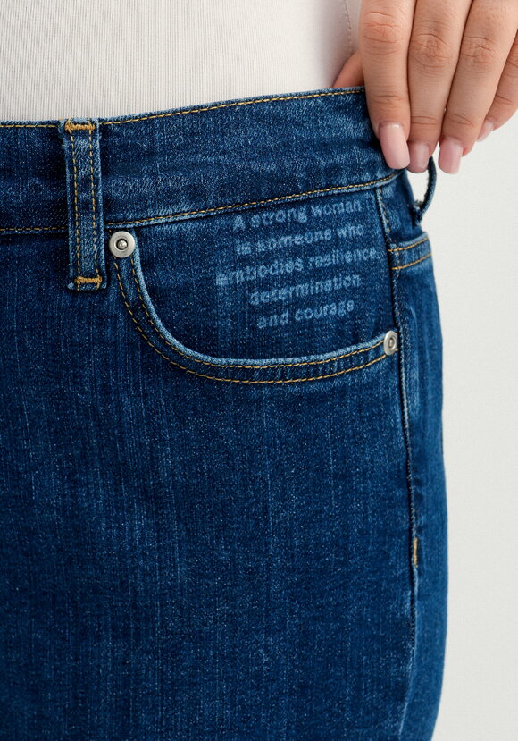 Джинсы прямые с принтом на кармане шир.  580, рис. 6