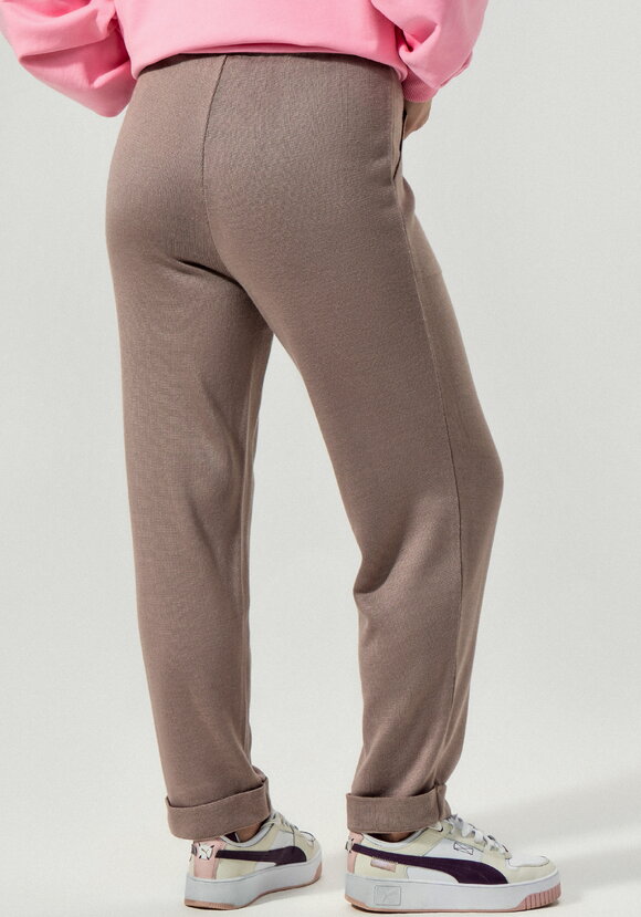 Брюки зауженные книзу шир.  580, рис. 13