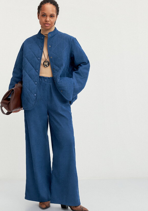 Жакет вельветовый с контрастным подкладом шир.  580, рис. 36