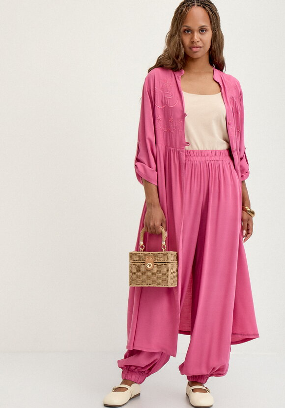 Брюки широкие с карманами на резинке по низу шир.  580, рис. 31