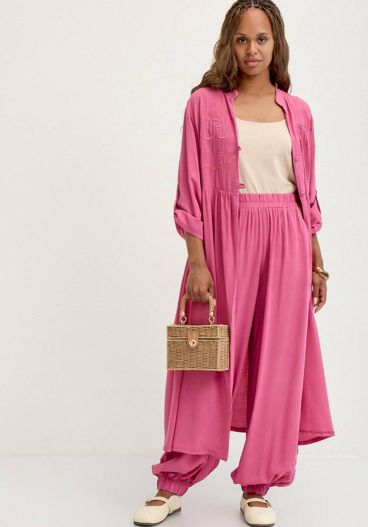 Брюки широкие с карманами на резинке по низу шир.  750, рис. 31