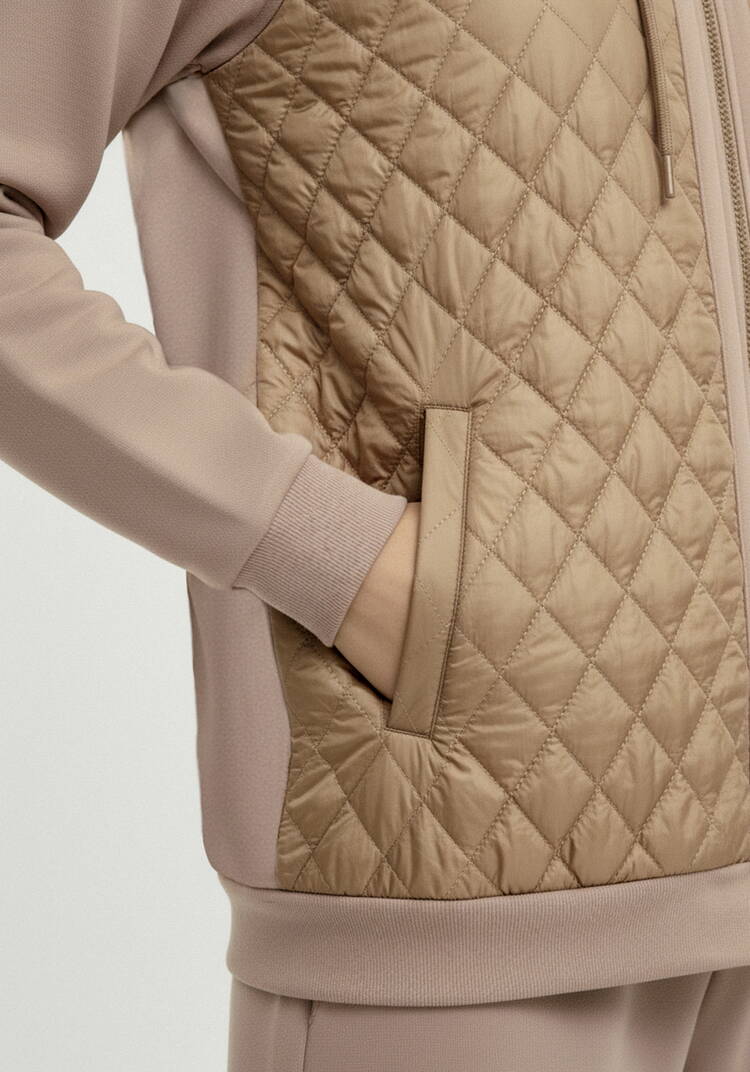 Бомбер с капюшоном из комбинированной ткани шир.  750, рис. 31