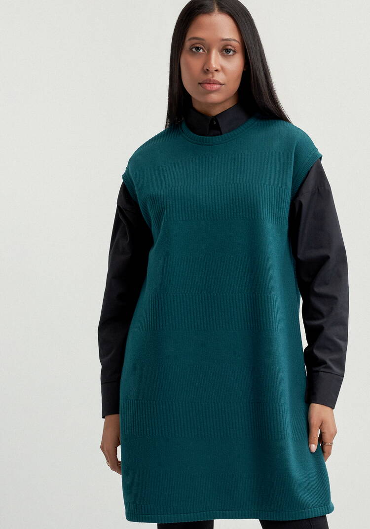 Жилет из трикотажа с фактурным рисунком шир.  750, рис. 12