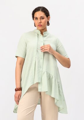 Блуза оригинального кроя с воланом