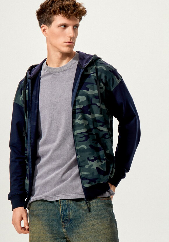 Толстовка с камуфляжным принтом и капюшоном шир.  580, рис. 1