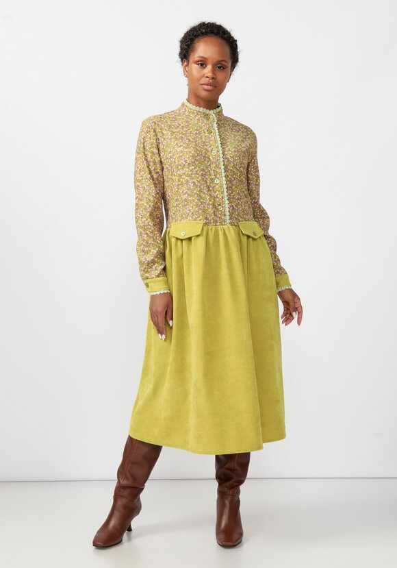 Платье из комбинированной вельветовой ткани шир.  580, рис. 12