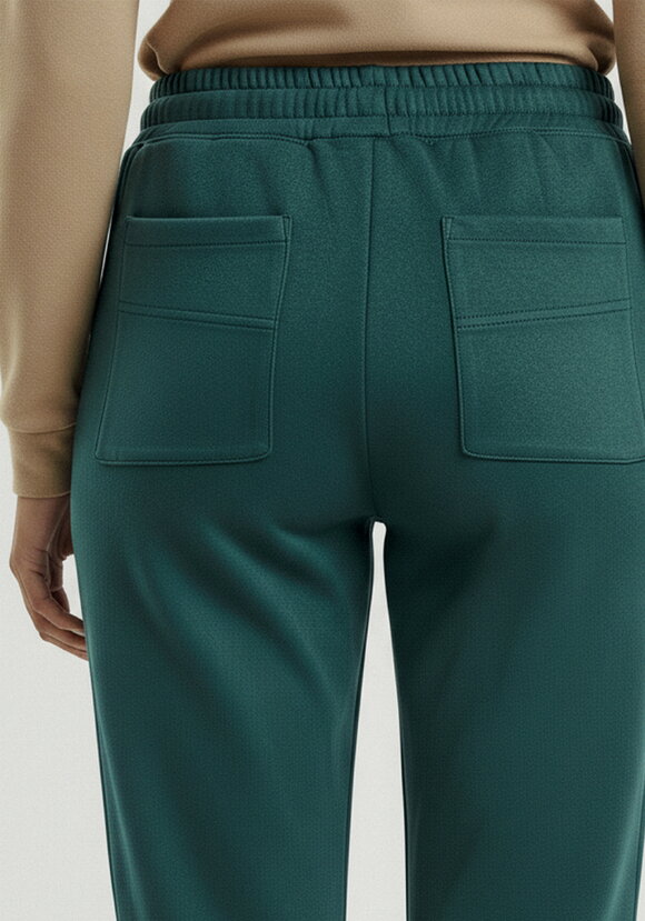 Брюки с фигурными рельефами шир.  580, рис. 6