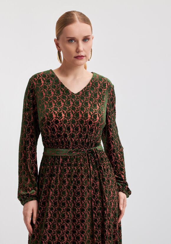 Платье из краш-бархата хамелеон шир.  580, рис. 8