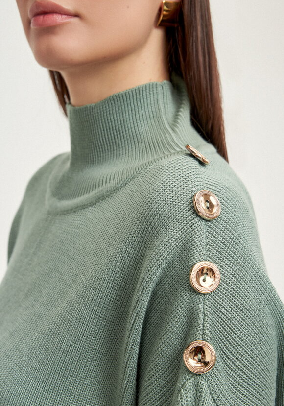 Джемпер с декоративными пуговицами в полоску шир.  580, рис. 14