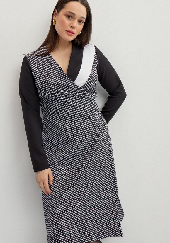 Платье на запах с V-образным вырезом шир.  580, рис. 10