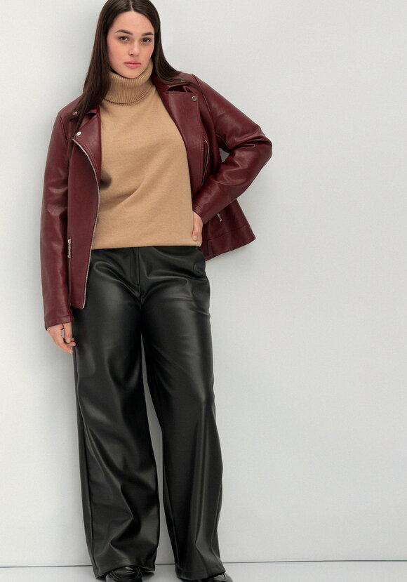 Брюки прямого кроя из экокожи шир.  580, рис. 8