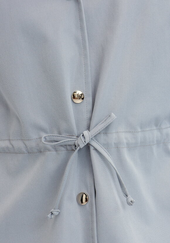 Ветровка с капюшоном и талии на кулиске шир.  580, рис. 33