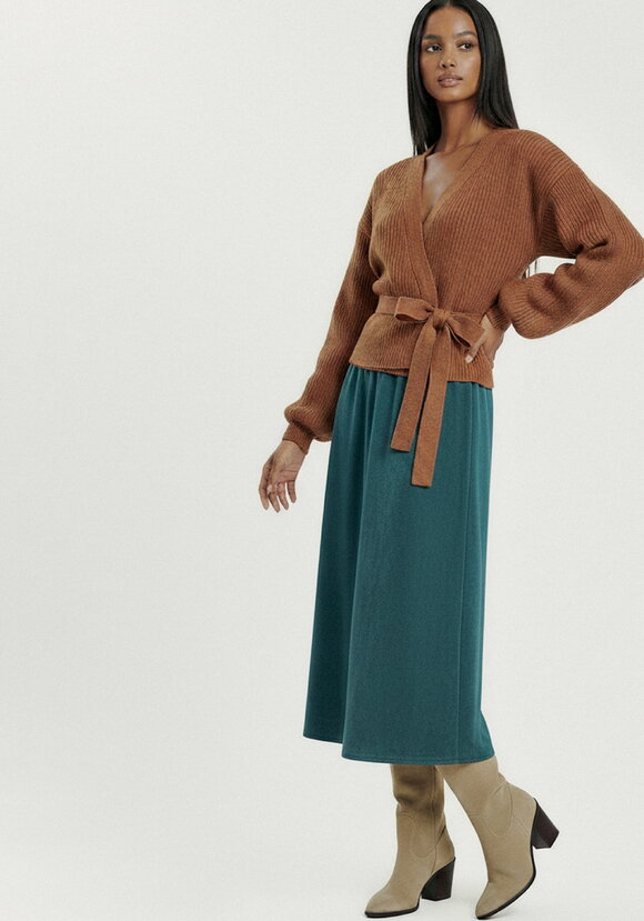 Юбка А-силуэта из эко-замши, на резинке шир.  580, рис. 1