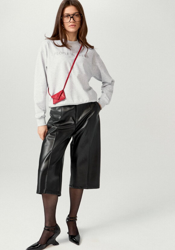 Свитшот с леттерингом на груди шир.  580, рис. 15