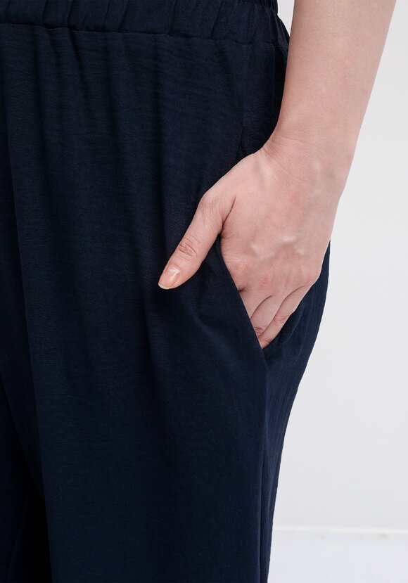 Костюм двойка с брюками шир.  580, рис. 7