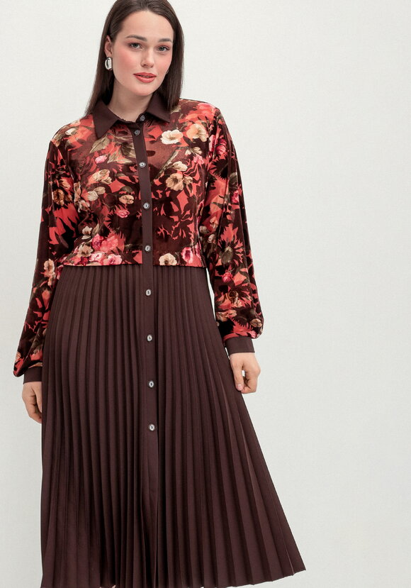 Платье с отрезной кокеткой и юбкой плиссе шир.  580, рис. 17