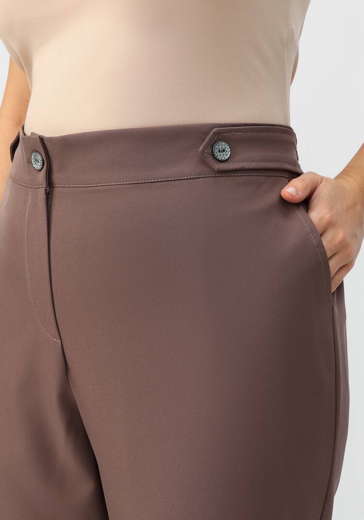 Брюки с декоративными хлястиками шир.  750, рис. 5