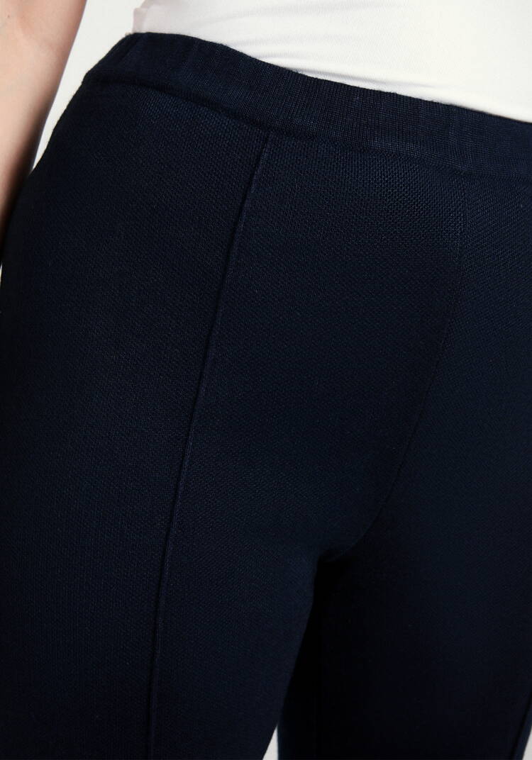 Брюки прямые зауженные книзу на резинке шир.  750, рис. 26