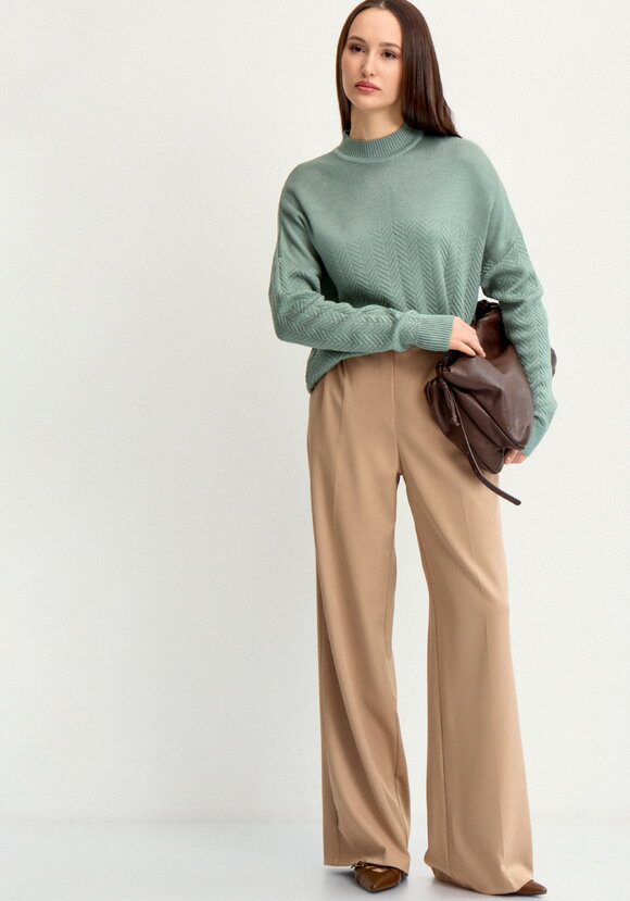 Джемпер с горлом и со спущенным плечом шир.  580, рис. 9